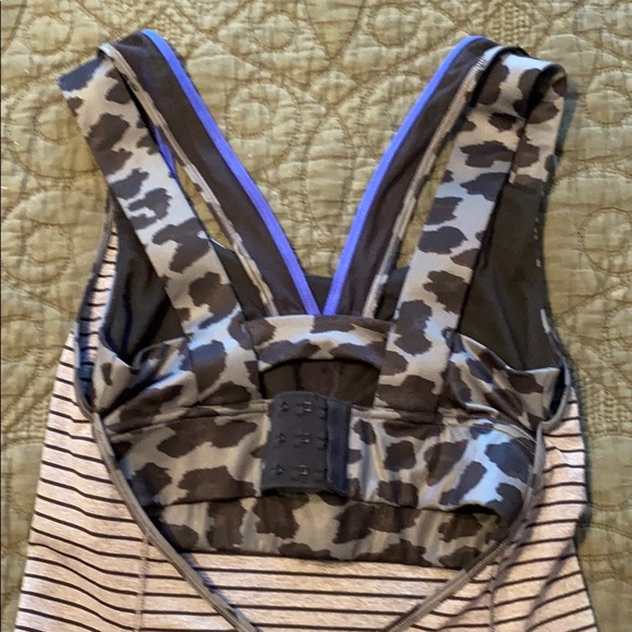 Lululemon top with sports bra - Picture 3 of 9